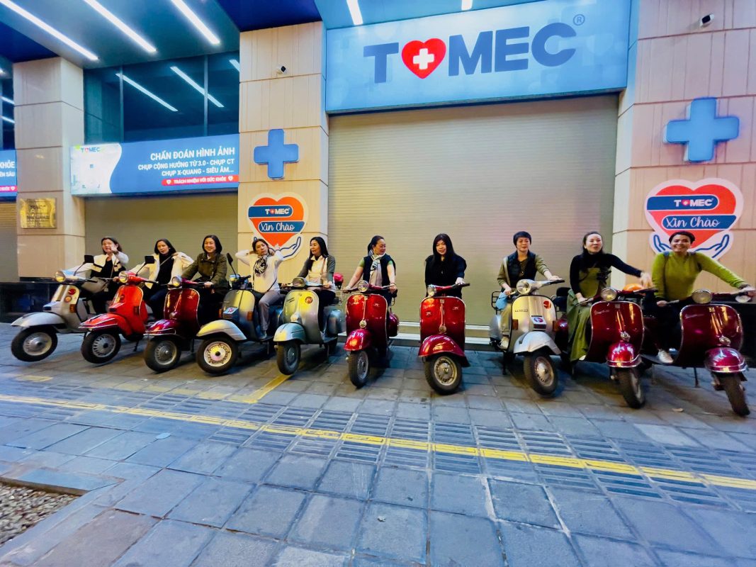 An intimate and immersive ride through Hanoi’s nightlife.