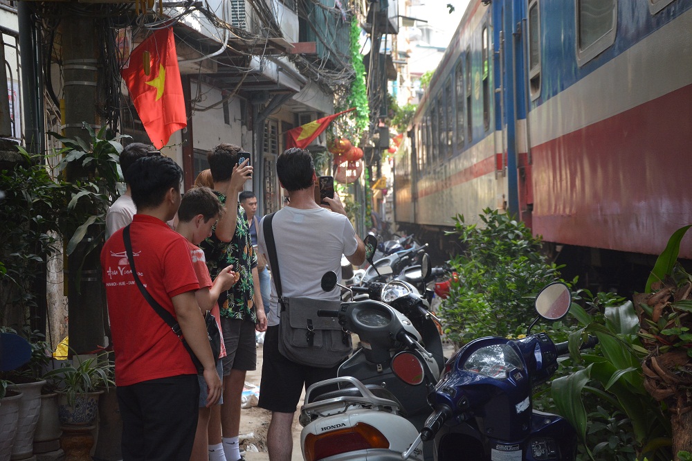 Asia Vespa Tours- Hanoi Vespa Tours-Hanoi Motorbike Tours-Hanoi Motorcycle Tours