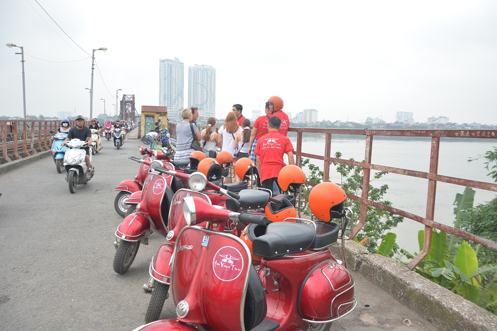 Asia Vespa Tours- Hanoi Vespa Tours-Hanoi Motorbike Tours-Hanoi Motorcycle Tours