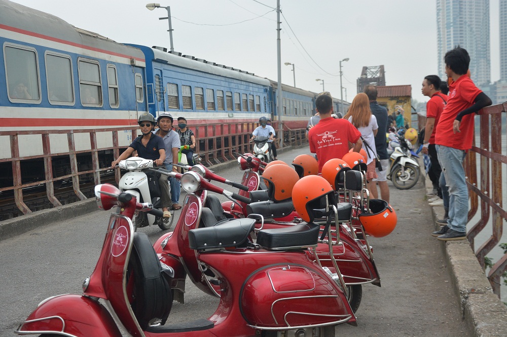 Asia Vespa Tours- Hanoi Vespa Tours-Hanoi Motorbike Tours-Hanoi Motorcycle Tours